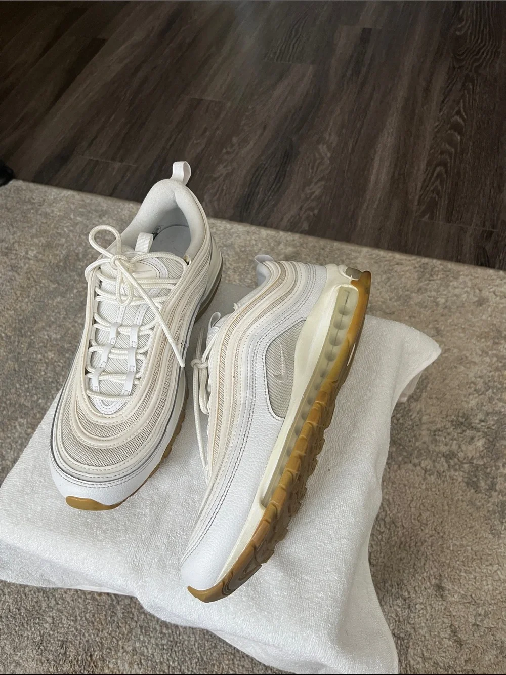 Nike Men's Athletic Shoes in Off-White and Light Tan